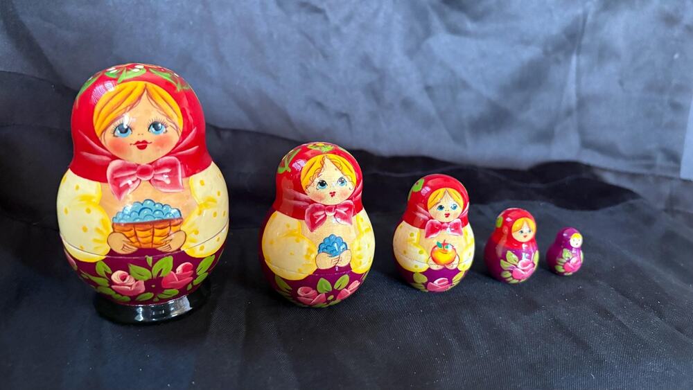 Vintage Russian Matryoshka Nesting Dolls Set Hand Painted Wooden Babushka 4"